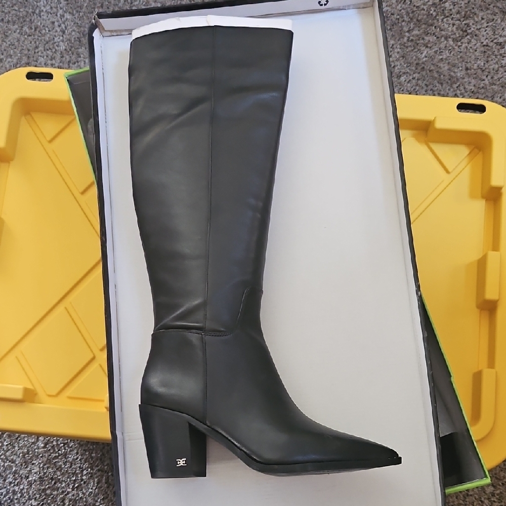 Sam Edelman Lindsey Black Heeled Boots with Modern Design